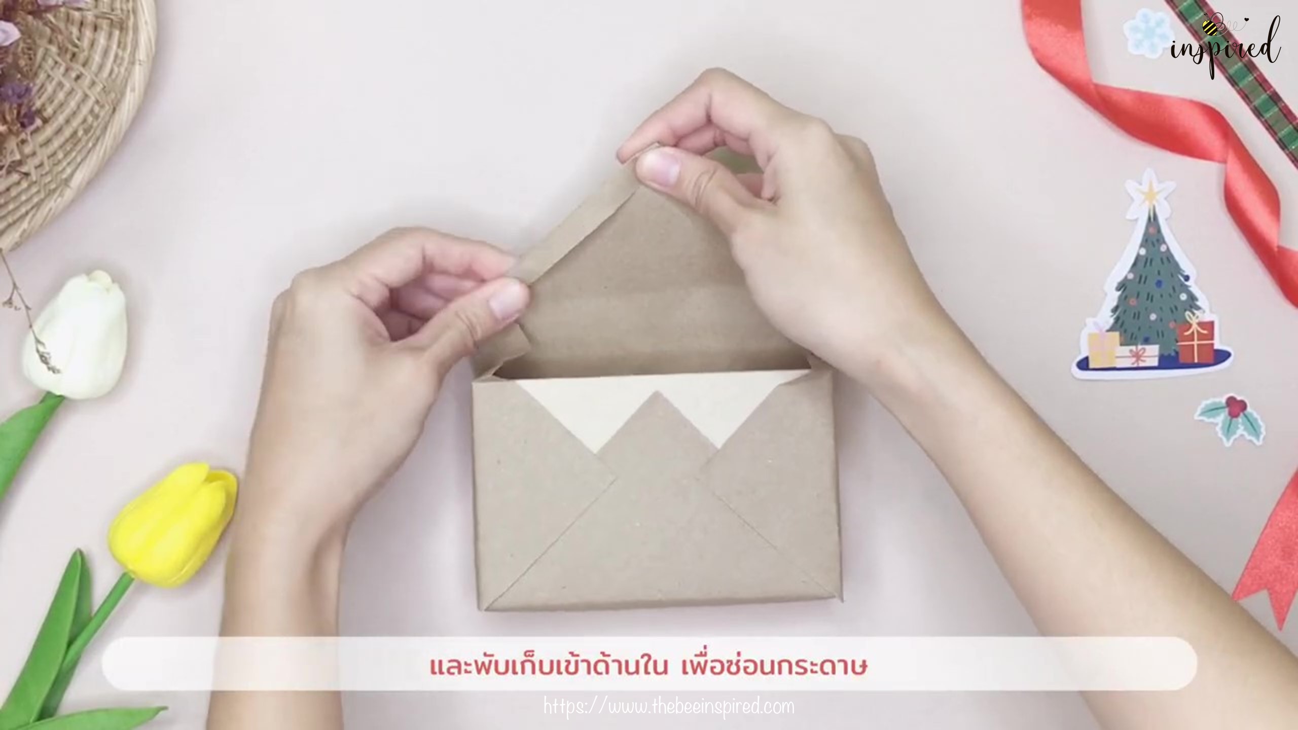 DIY วิธีห่อของขวัญวันวาเลนไทน์ วันปีใหม่ วันคริสมาส & วันเกิด แบบประหยัดกระดาษ_ Gift Wrapping Hack_15