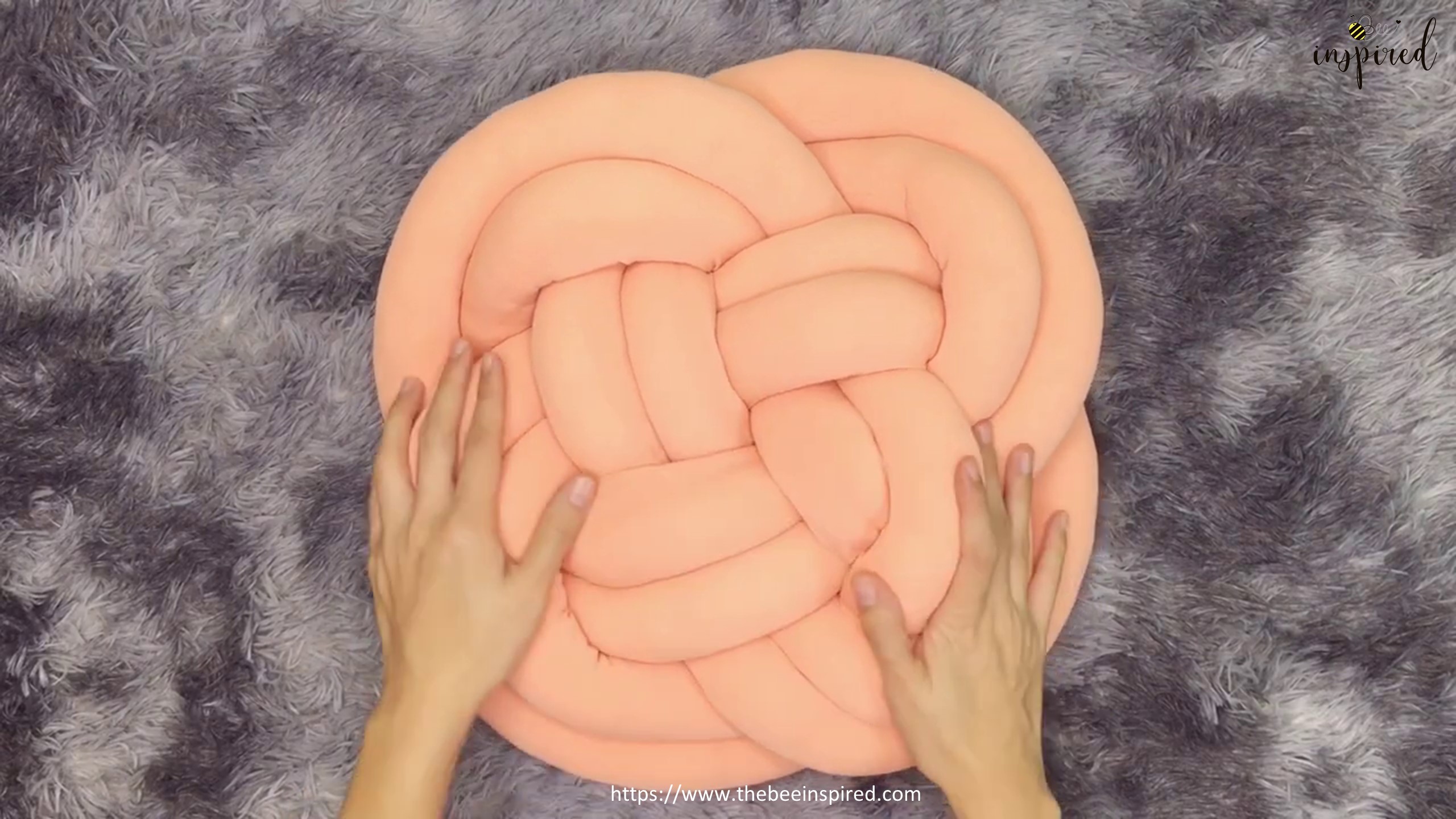 DIY Knot Pillow_2_22